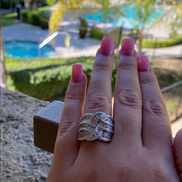 Sterling Silver Large Twisted Diamond Band Ring, BEAUTIFUL RING, SHINY RING. - Picture 6 of 7